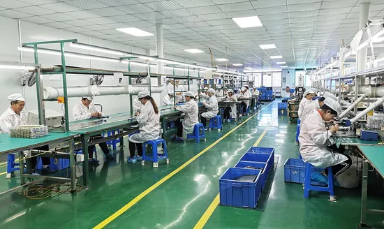 メーカー工場出荷時の価格 OEM ODM 上/下/左/直角 USB タイプ C 延長ケーブル、ネジパネルマウント穴付き